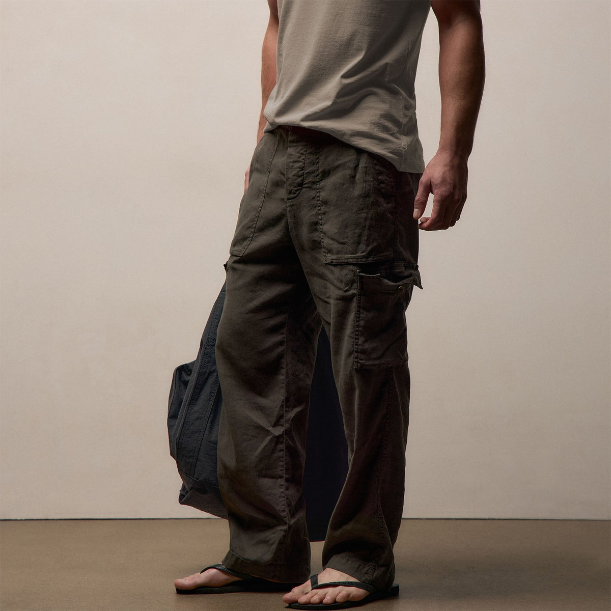 Stretch Linen Cargo Pant In Dark Olive Pigment | James Perse Los