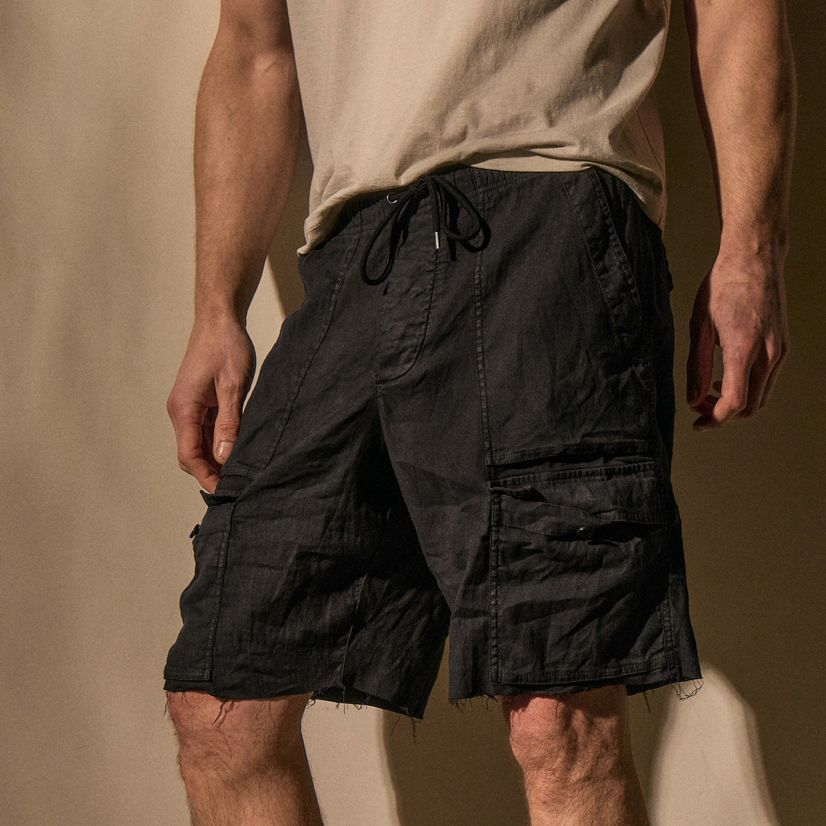 Linen Blend Utility Short In Black | James Perse Los Angeles