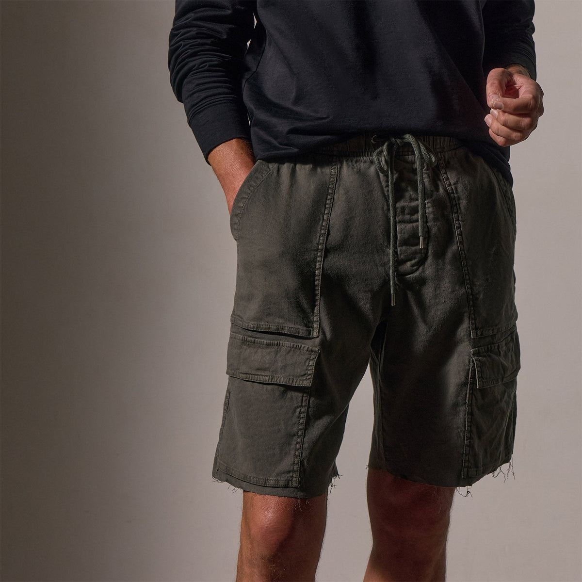 Linen Blend Utility Short In Granite Pigment | James Perse Los Angeles