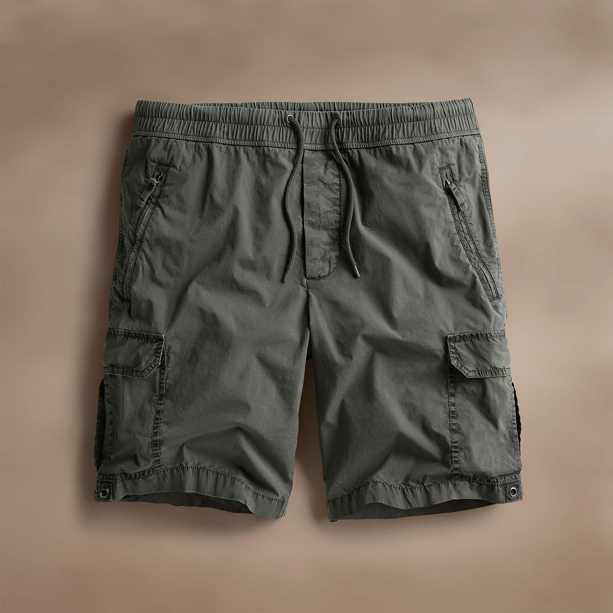 Parachute Poplin Cargo Short in Granite Pigment | James Perse Los
