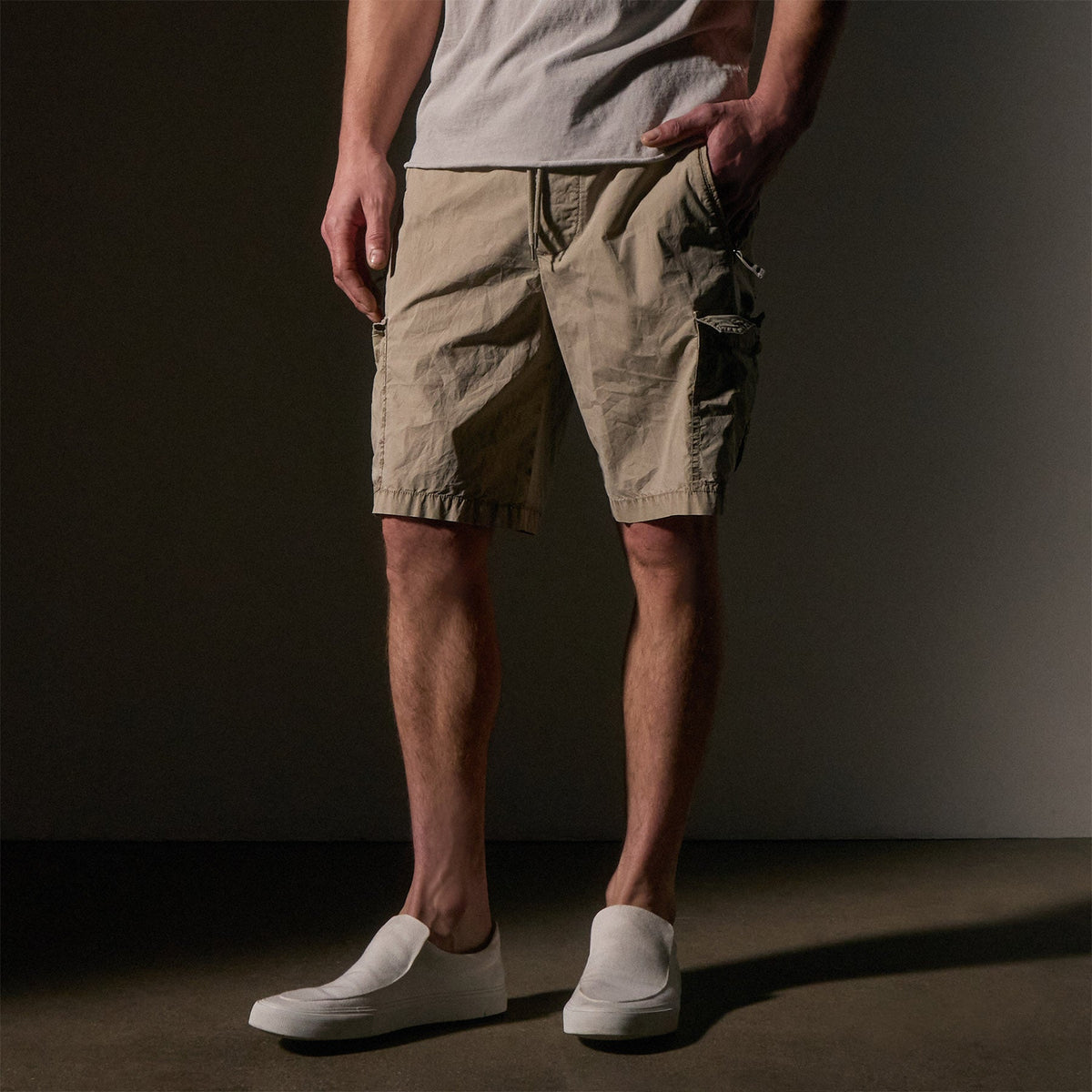 Parachute Poplin Cargo Short in Overcast Pigment | James Perse Los