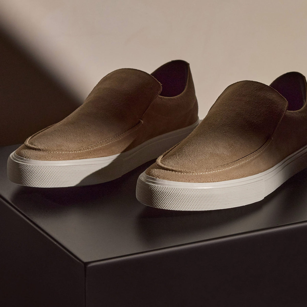 Men's Coastal Suede Slip On in Linen | James Perse Los Angeles
