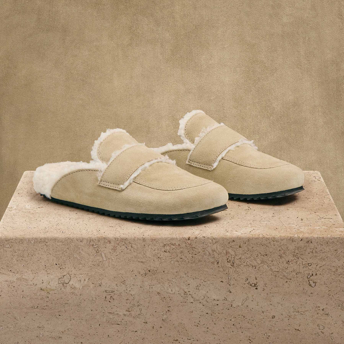 The row slippers ベージュ ムートンブーツ SWTSU8392_EAIV_angled_99e3c8d4