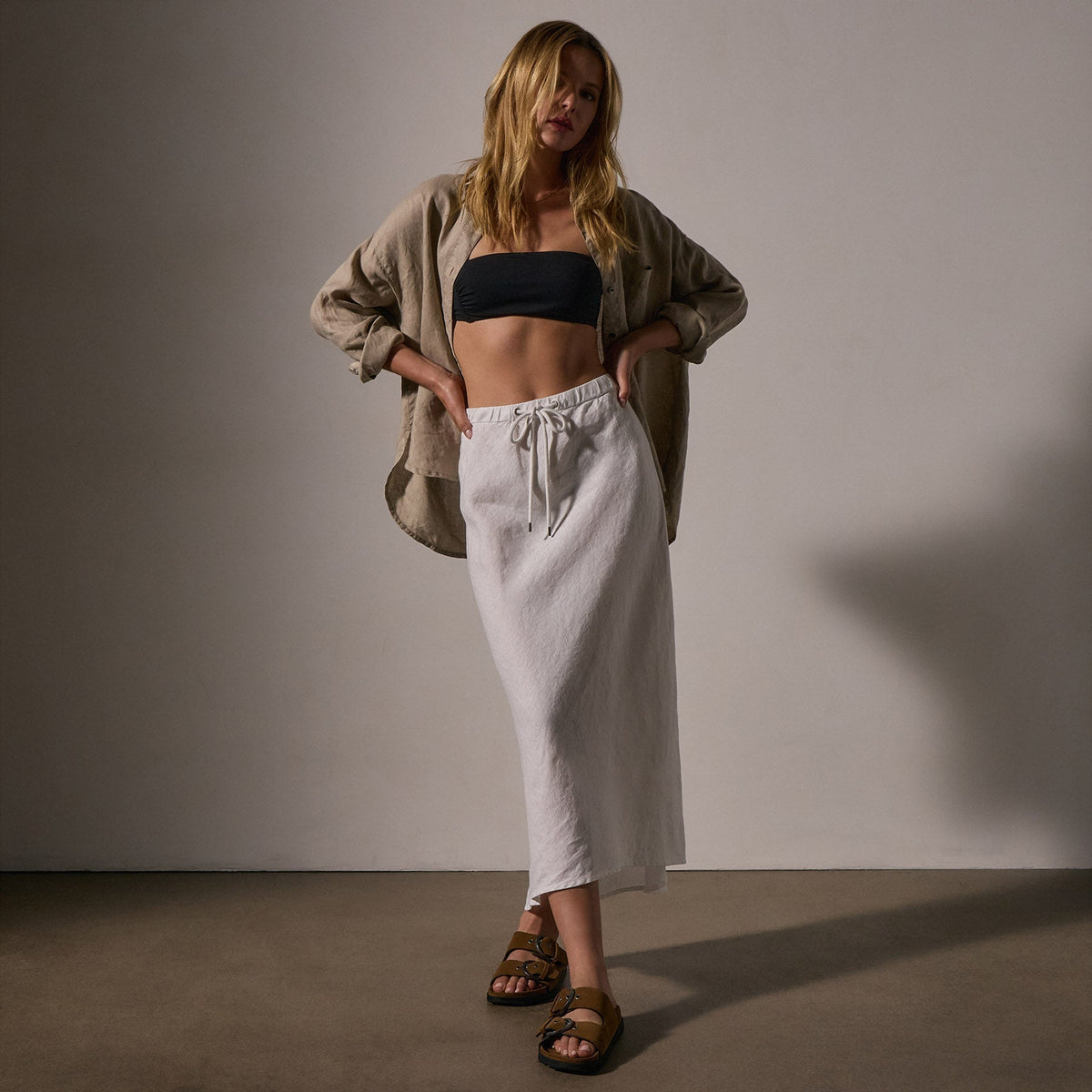【ぷみん】AURALEE HARDTWIST LINEN SKIRT High Low Linen Skirt in White | James Perse Los Angeles
