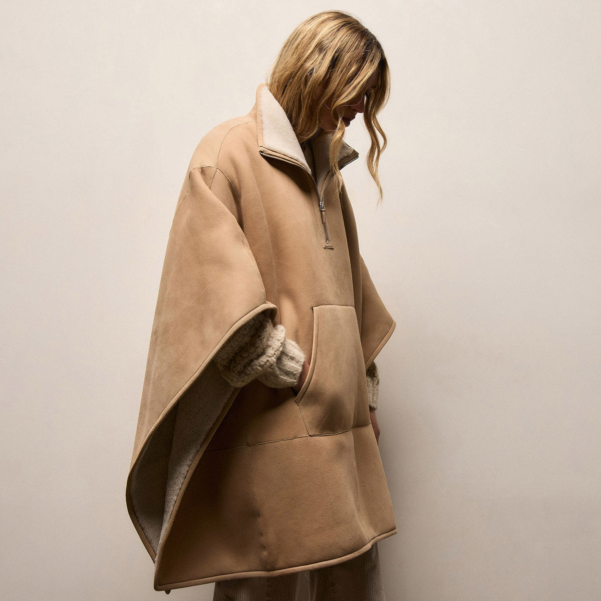 ponpon 韓国 shawl rever wool coat ベージュ Suede Shearling Poncho In Light Caramel | James Perse Los Angeles
