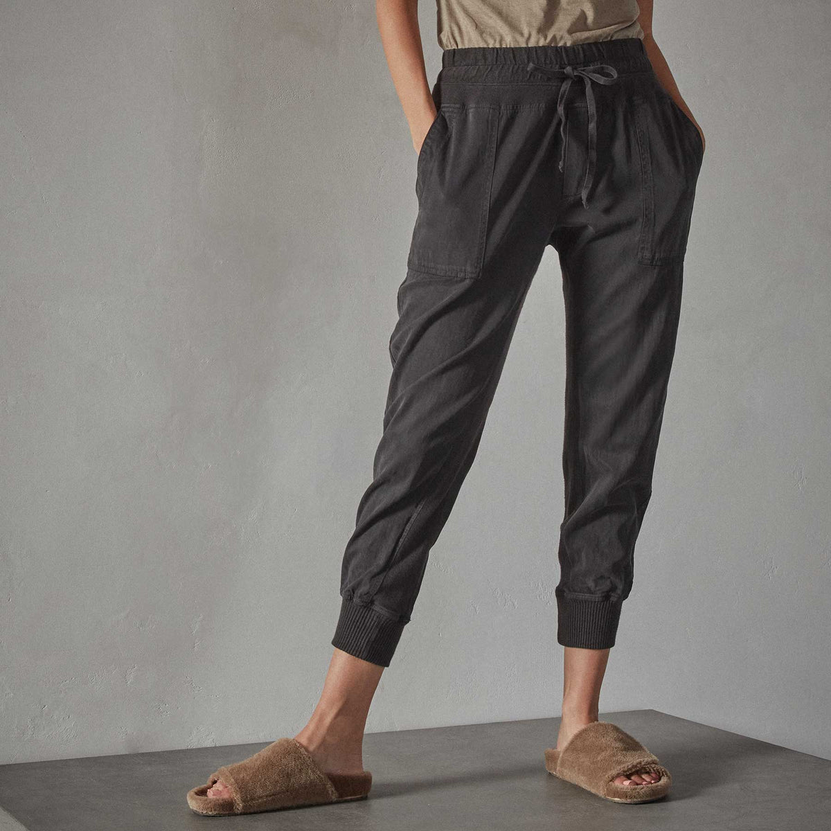 Mixed Media Pant in Carbon | James Perse Los Angeles