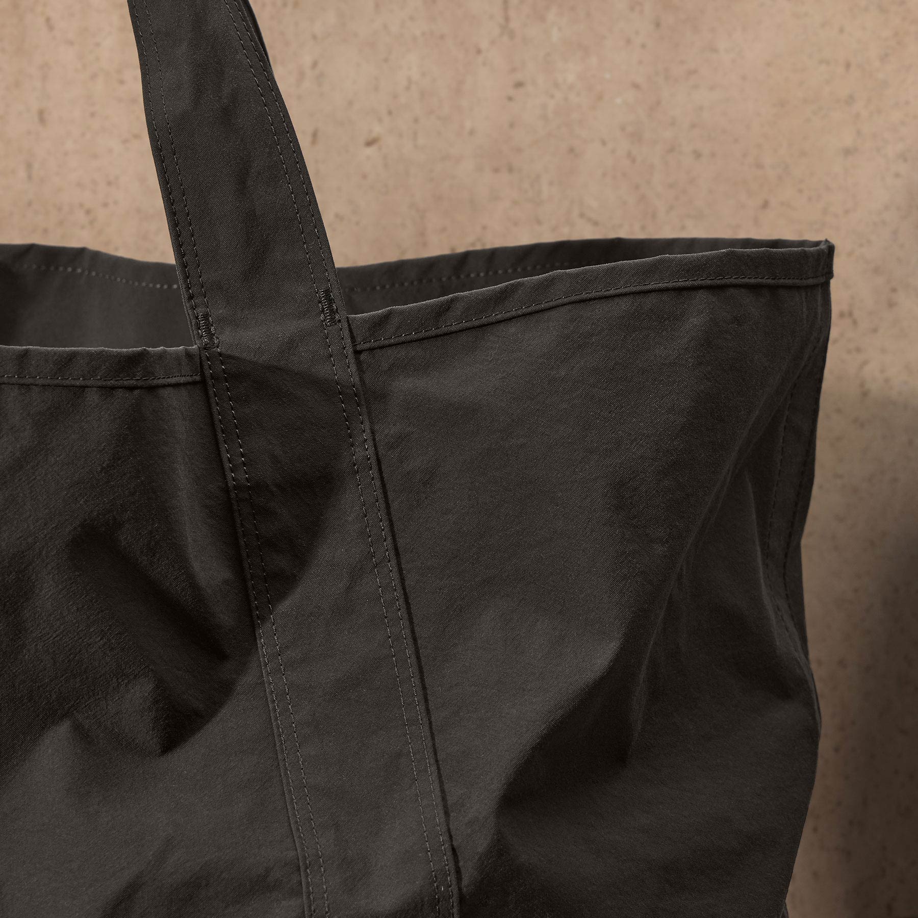 EYELETS NYLON TOTE BAG (BLACK) 3206B バッグ Large Matte Nylon Tote - Black | James Perse Los Angeles