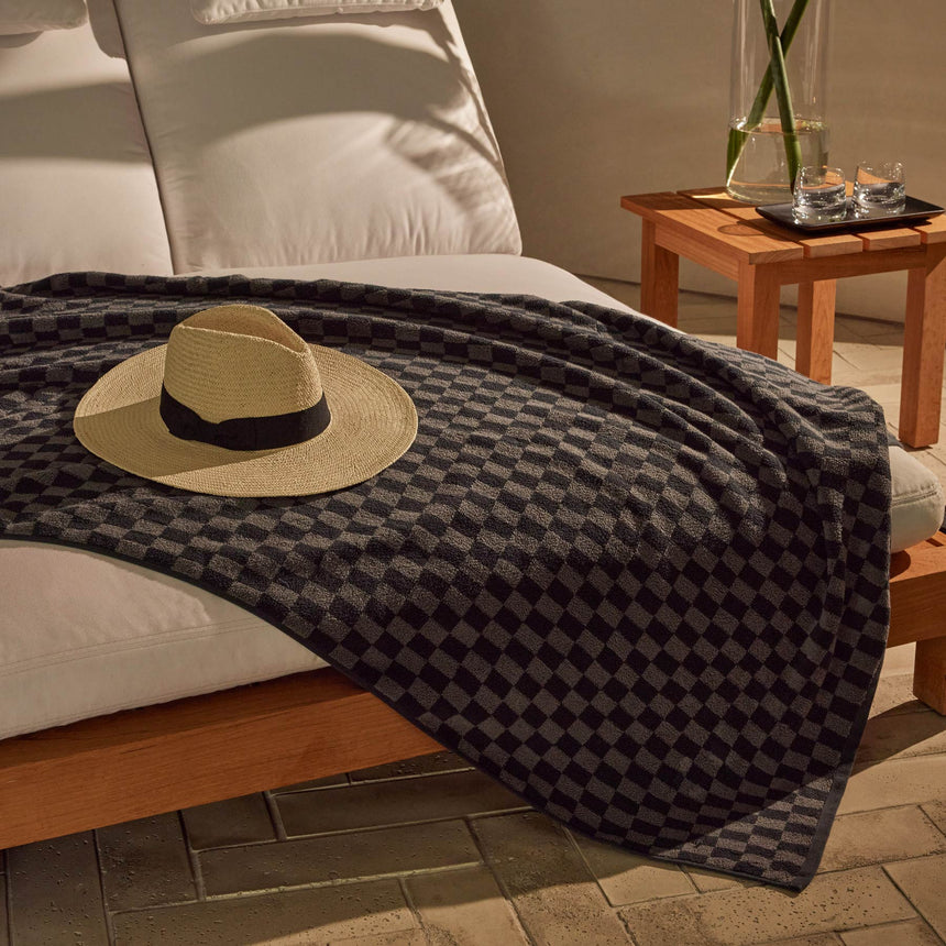 Checkered Beach Towel in Slate/Raccoon Grey