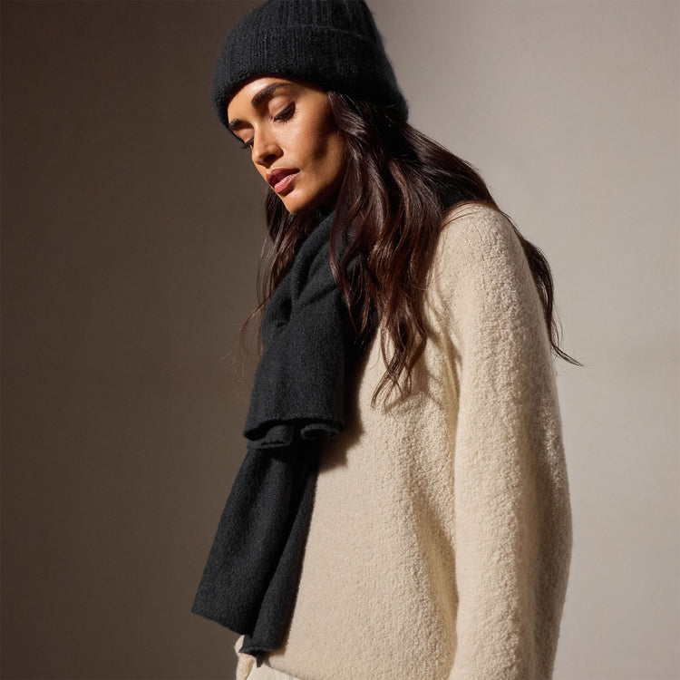Lightweight Textured Cashmere Scarf in Black | James Perse Los Angeles / Womens