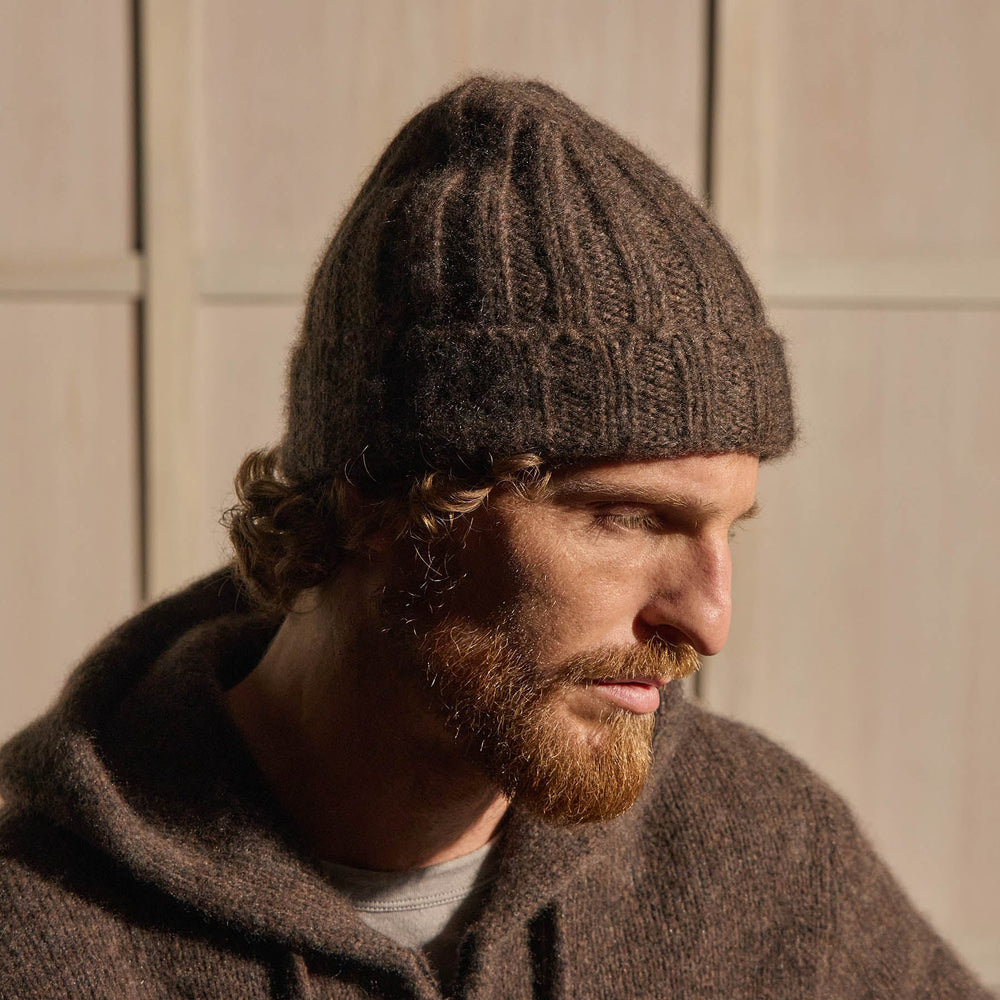 Lightweight Textured Cashmere Beanie in Bark | James Perse Los Angeles / Mens