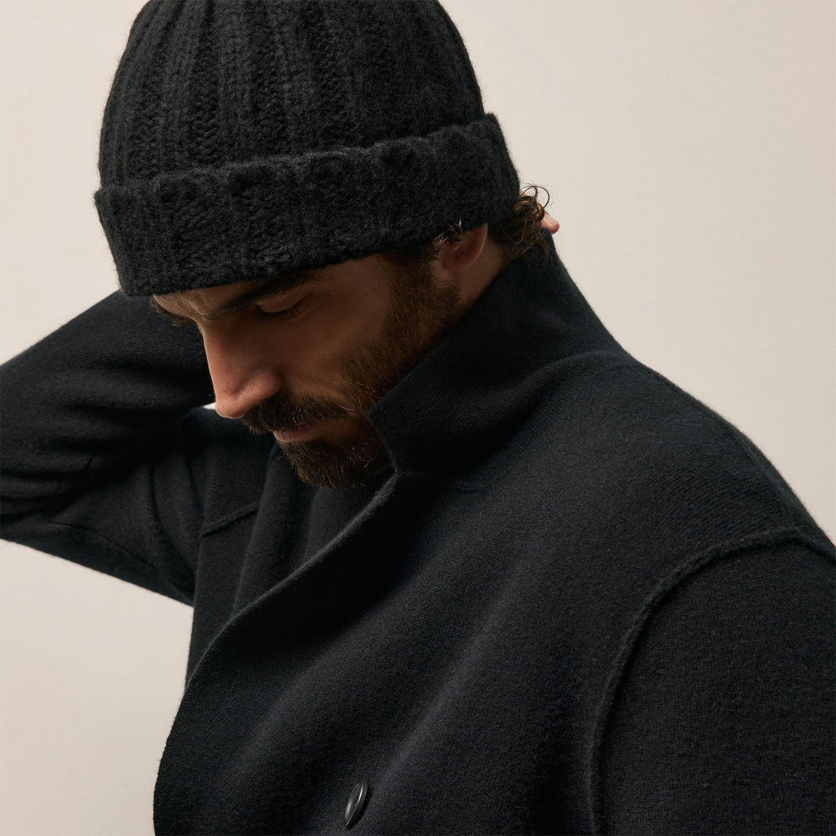 Lightweight Textured Cashmere Beanie in True Black | James Perse Los Angeles / Mens