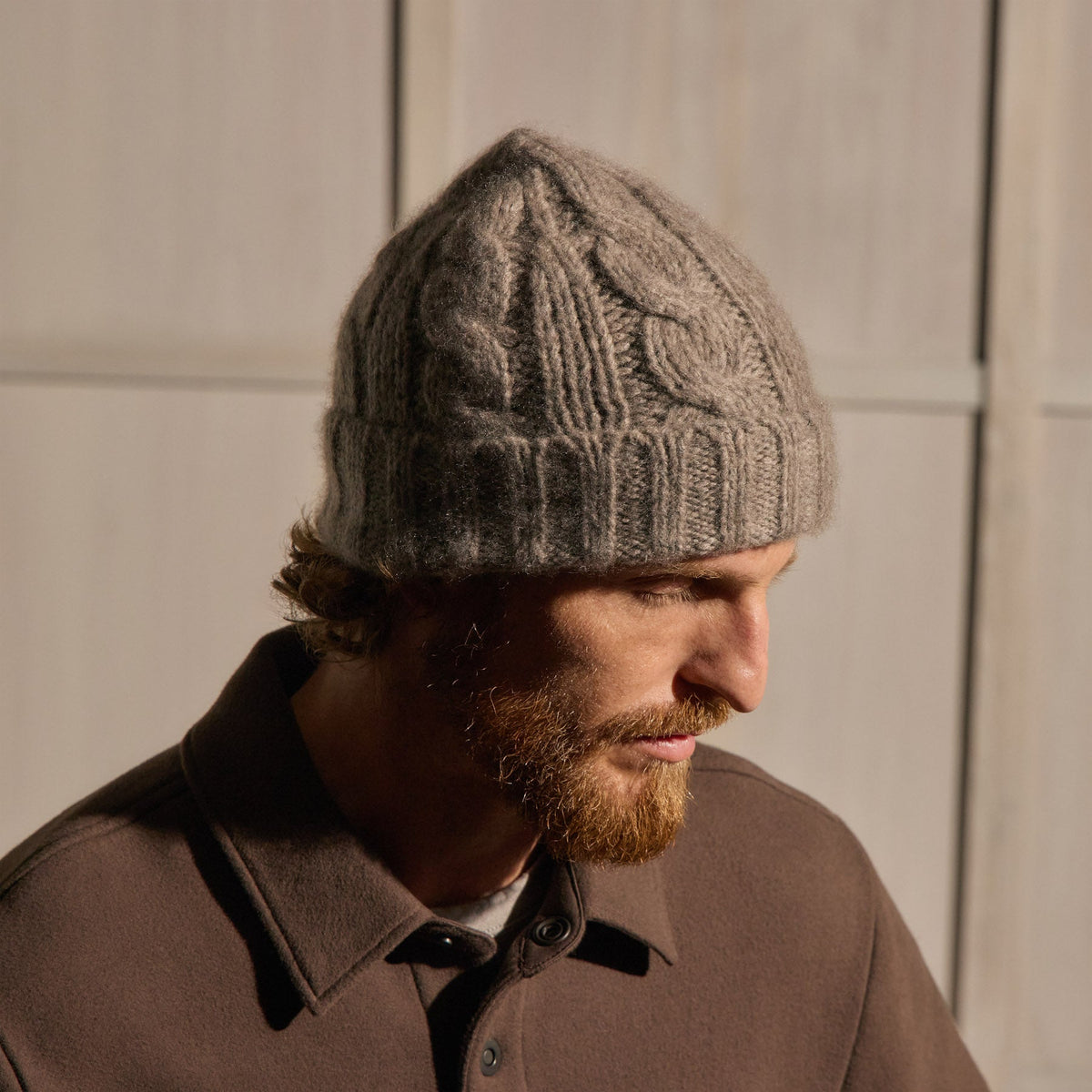 Lightweight Textured Cashmere Cable Knit Beanie in Beige Melange | James Perse Los Angeles / Mens