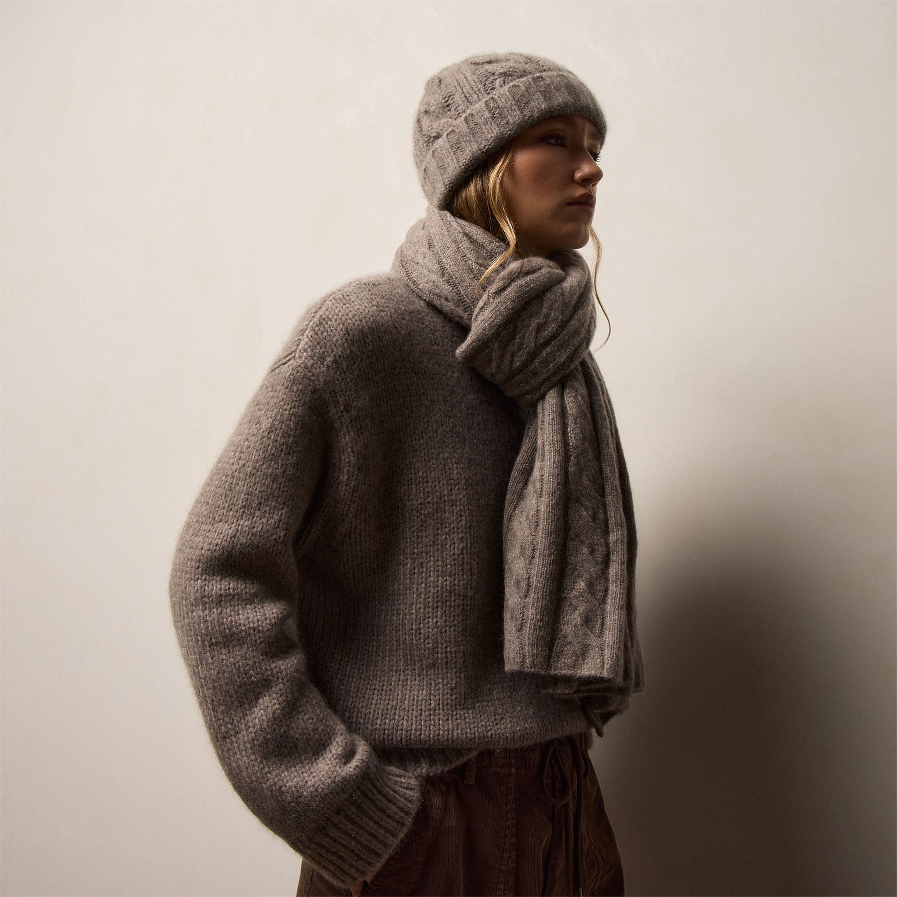 Lightweight Cashmere Cableknit Scarf in Beige Melange | James Perse Los Angeles / Womens