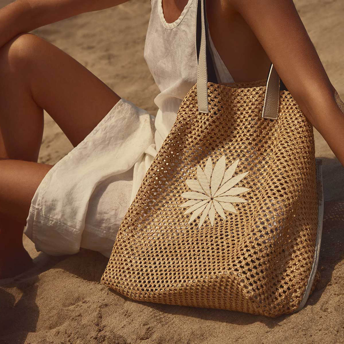 Lotus Raffia Tote in White Sand | James Perse Los Angeles