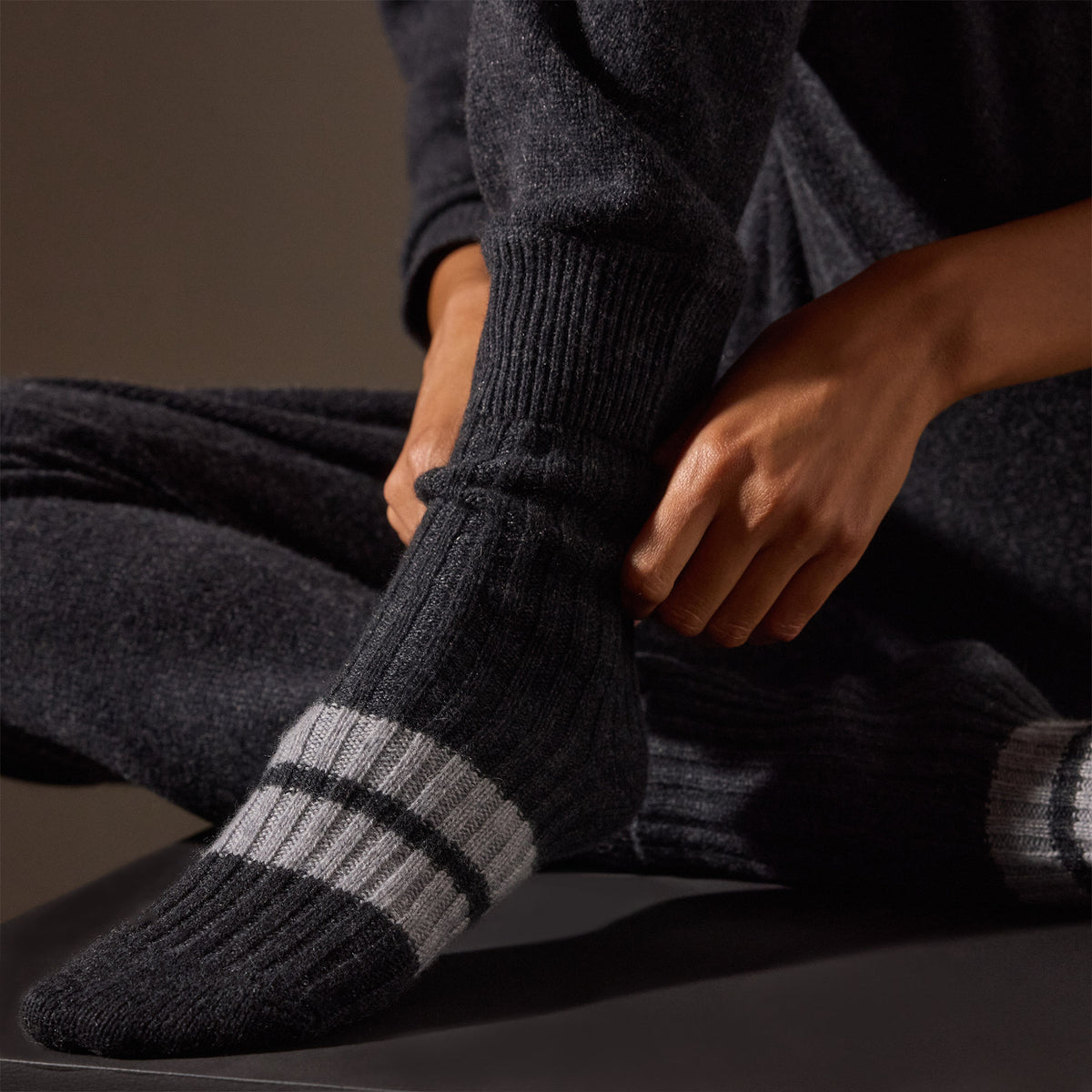 Short Cashmere Sock in Coal/Heather Grey | James Perse Los Angeles / Womens