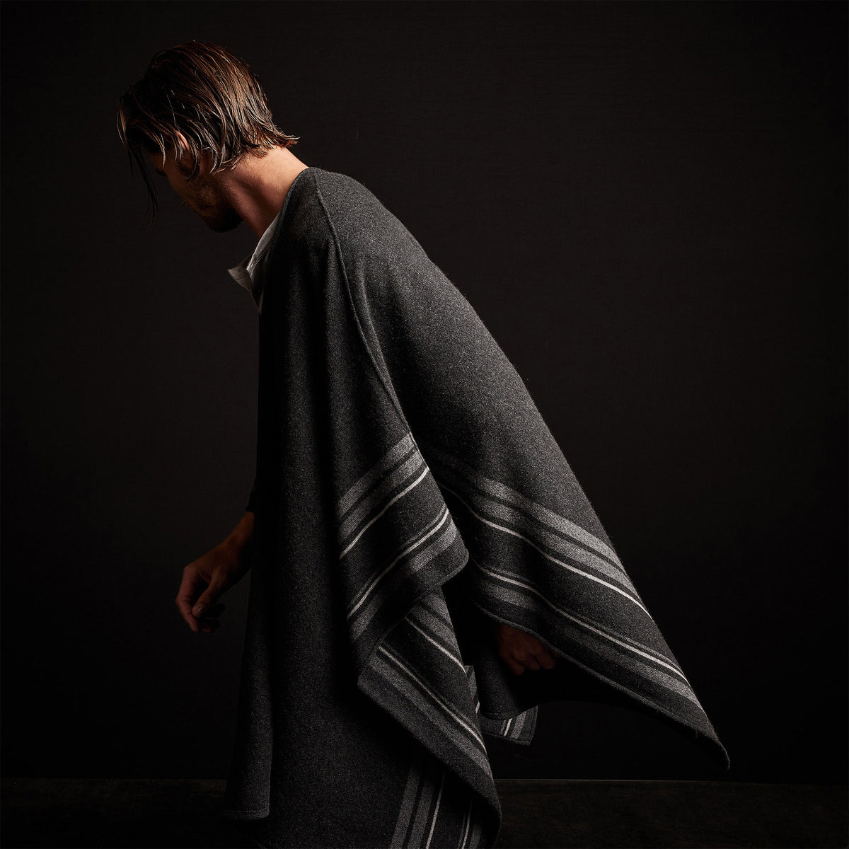 Recycled Cashmere Striped Poncho in Coal | James Perse Los Angeles / Mens