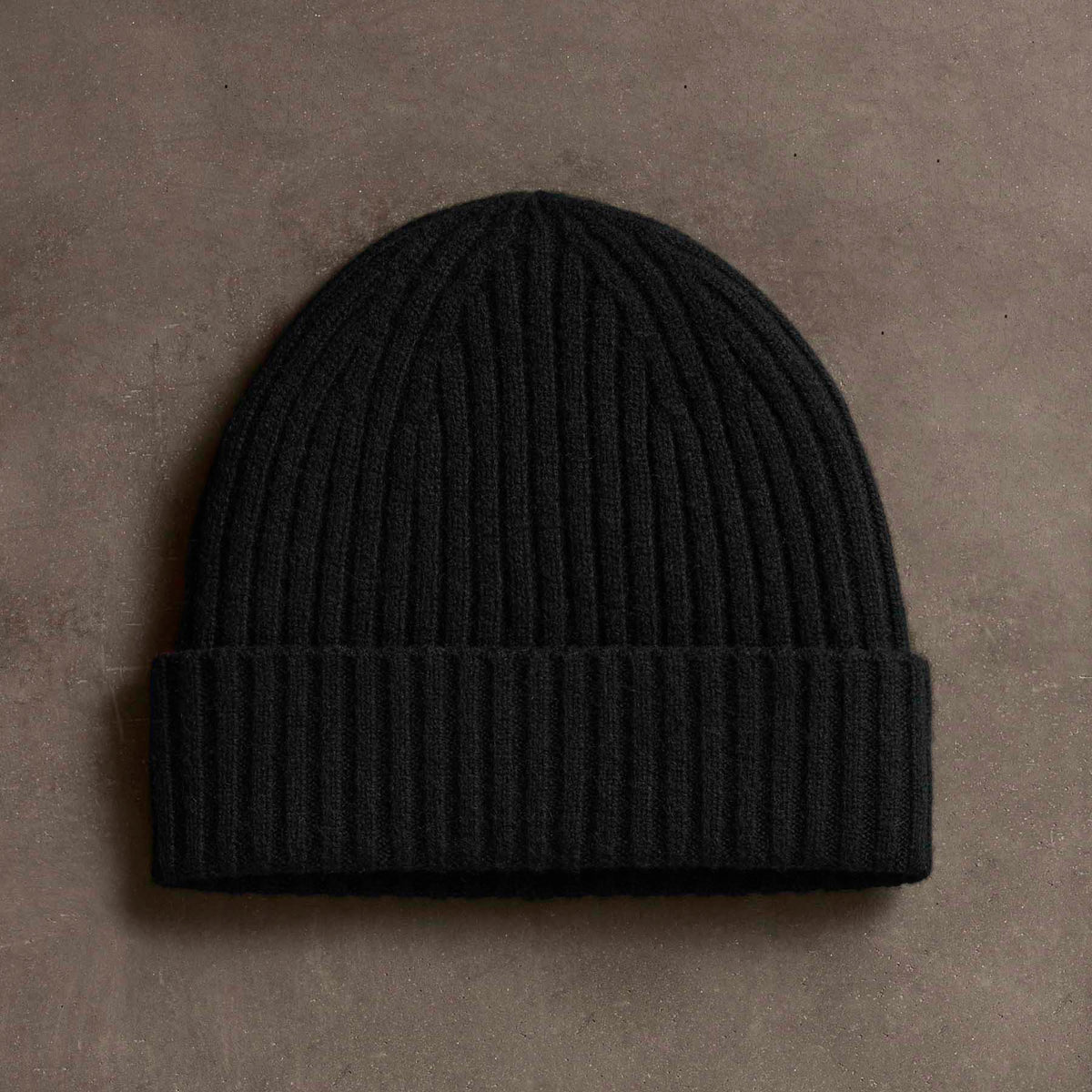 Recycled Cashmere Ribbed Beanie in Black | James Perse Los Angeles