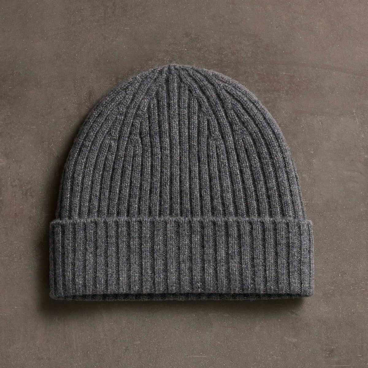 Recycled Cashmere Ribbed Beanie in Grey Felt | James Perse Los Angeles