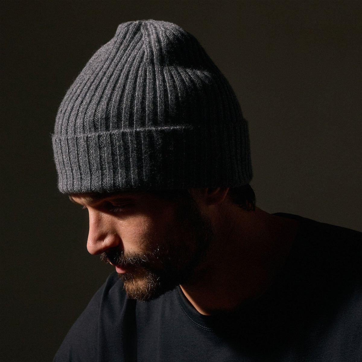 Recycled Cashmere Ribbed Beanie in Grey Felt | James Perse Los Angeles / Mens