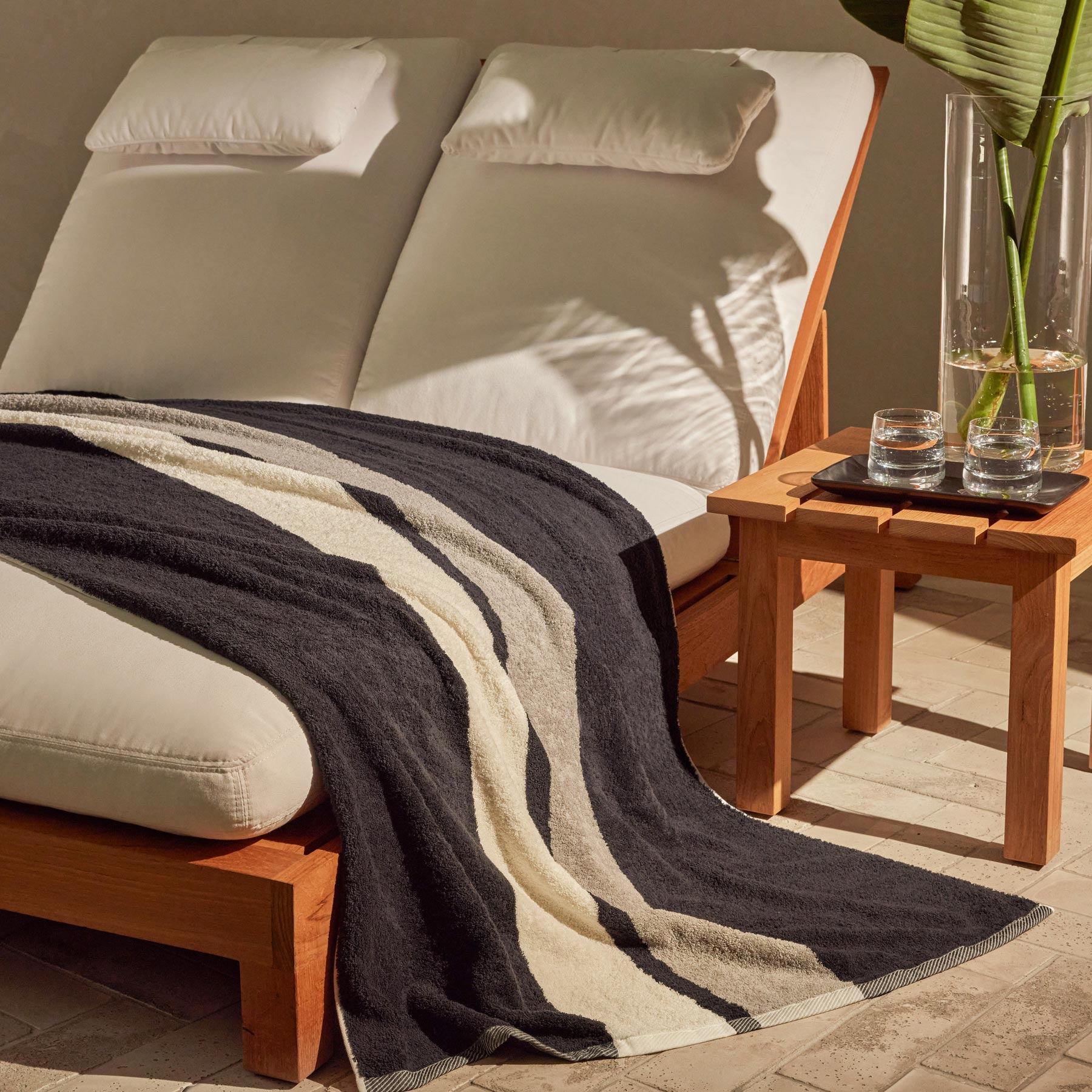 Double Stripe Beach Towel - Carbon/Vintage White/Grey | James Perse Los Angeles