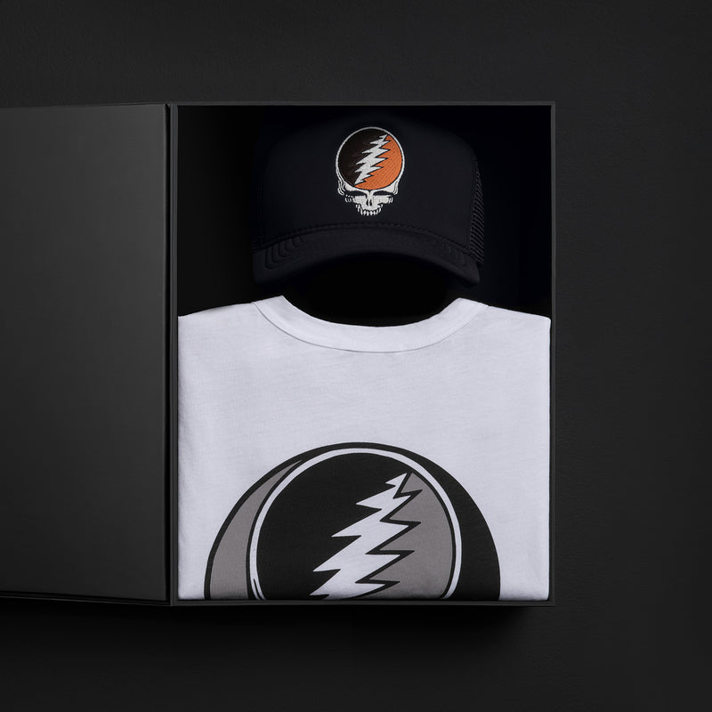 Men's Grateful Dead Short Sleeve Tee & Trucker Hat Set in White/Navy | James Perse Los Angeles