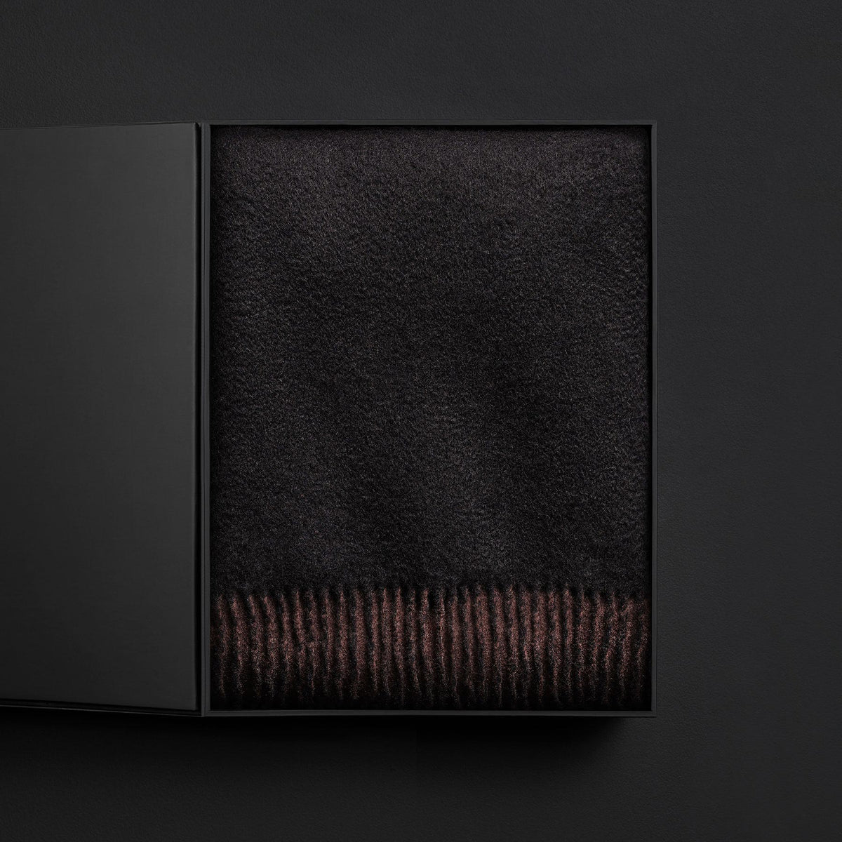 Double Sdd Wvn Cashmere Blanket With Bx in Black/Kona | James Perse Los Angeles
