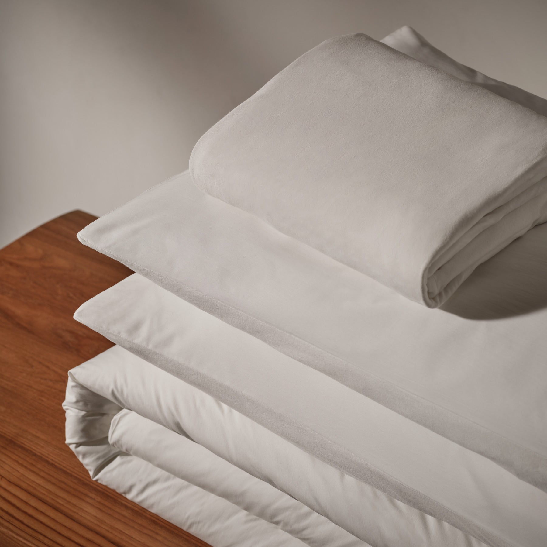 Cotton Bedding Set in Queen White | James Perse Los Angeles