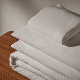 Cotton Bedding Set in Queen White | James Perse Los Angeles