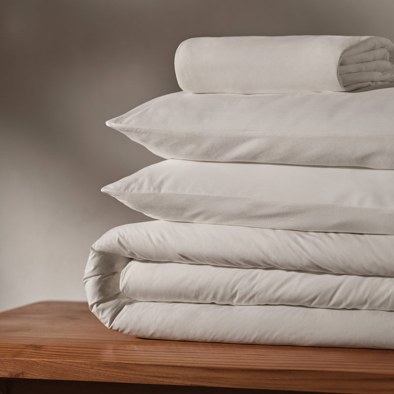 Cotton Bedding Set in Queen White | James Perse Los Angeles