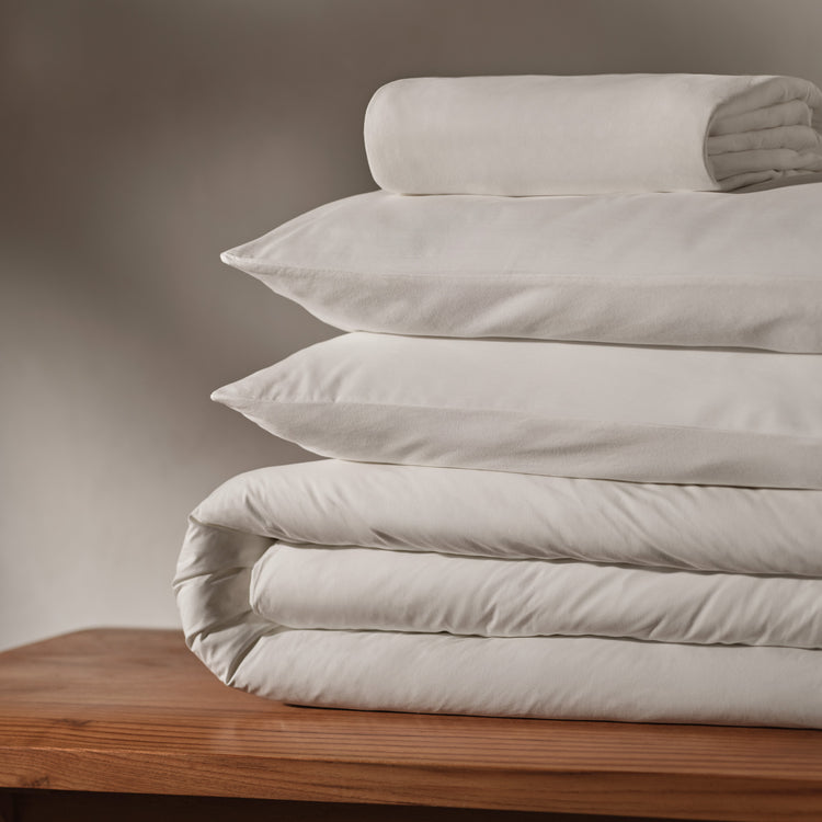 Cotton Bedding Set in King White | James Perse Los Angeles