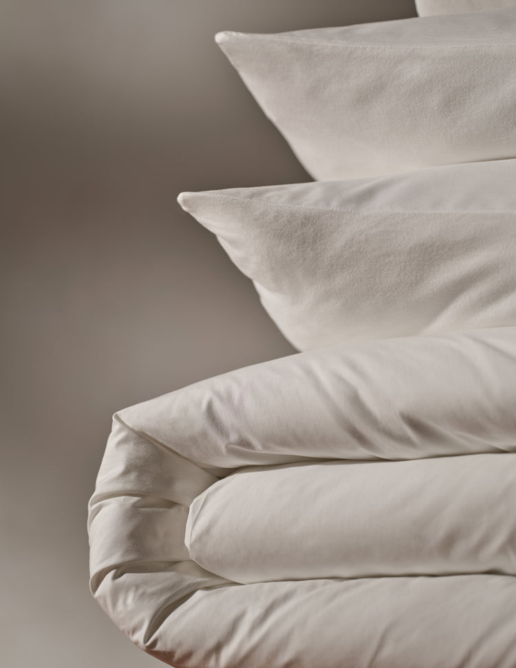 Cotton Bedding Set in King White | James Perse Los Angeles