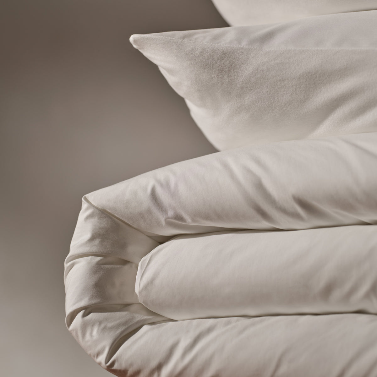 Cotton Bedding Set in King White | James Perse Los Angeles