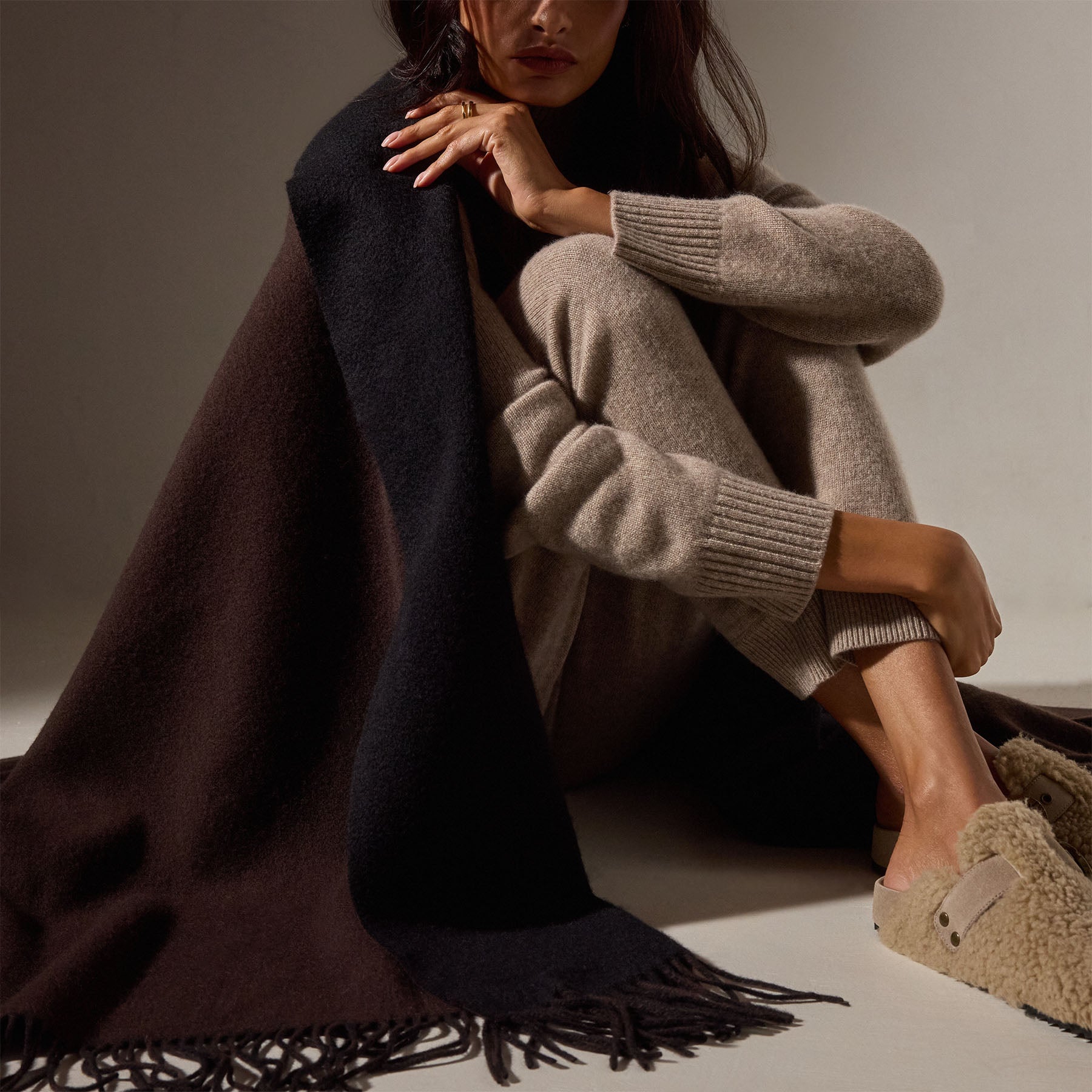 Double Sided Woven Cashmere Blanket - Black/Kona | James Perse Los