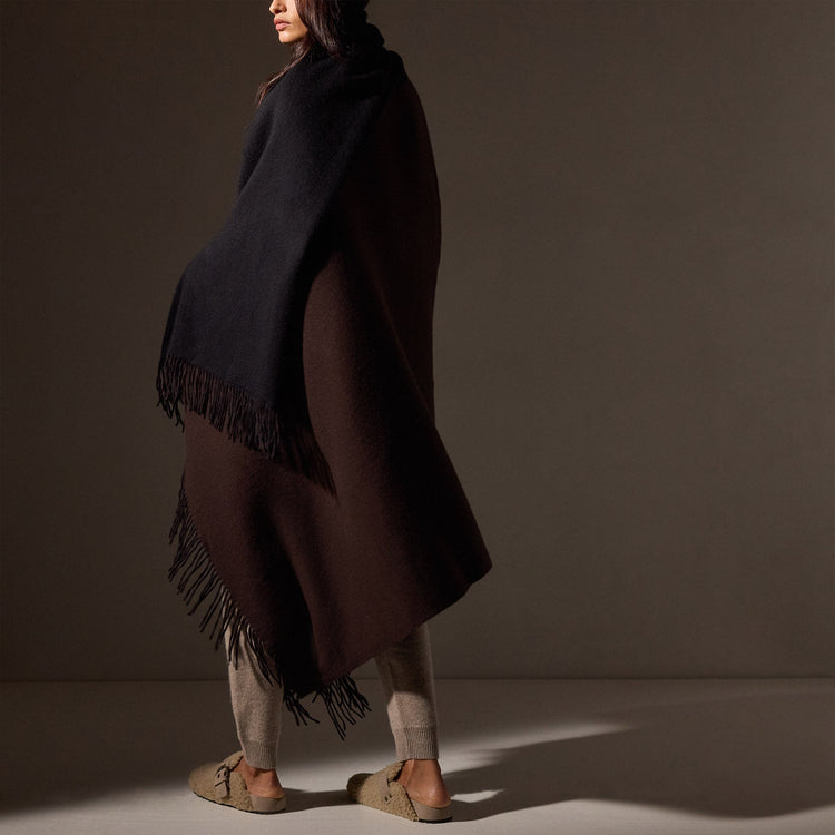 Double Sided Woven Cashmere Blanket w/ Fringe Gift Box in Black/Kona | James Perse Los Angeles