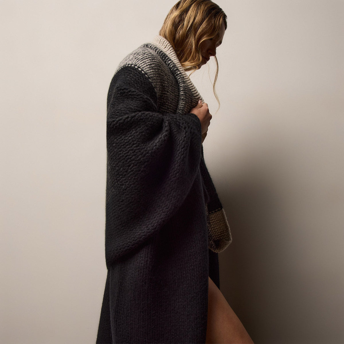 Graded Stripe Blanket in Black/Charcoal/Ivory | James Perse Los Angeles / Womens