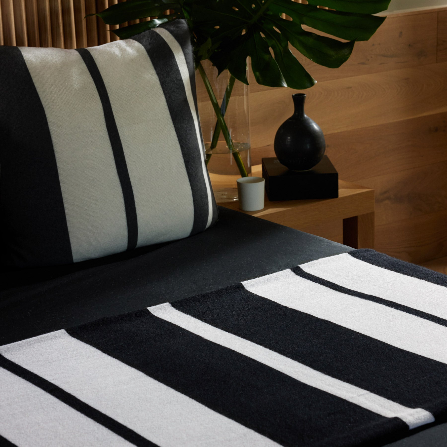 Cashmere Stripe Knit Blanket - Black/White | James Perse Los Angeles