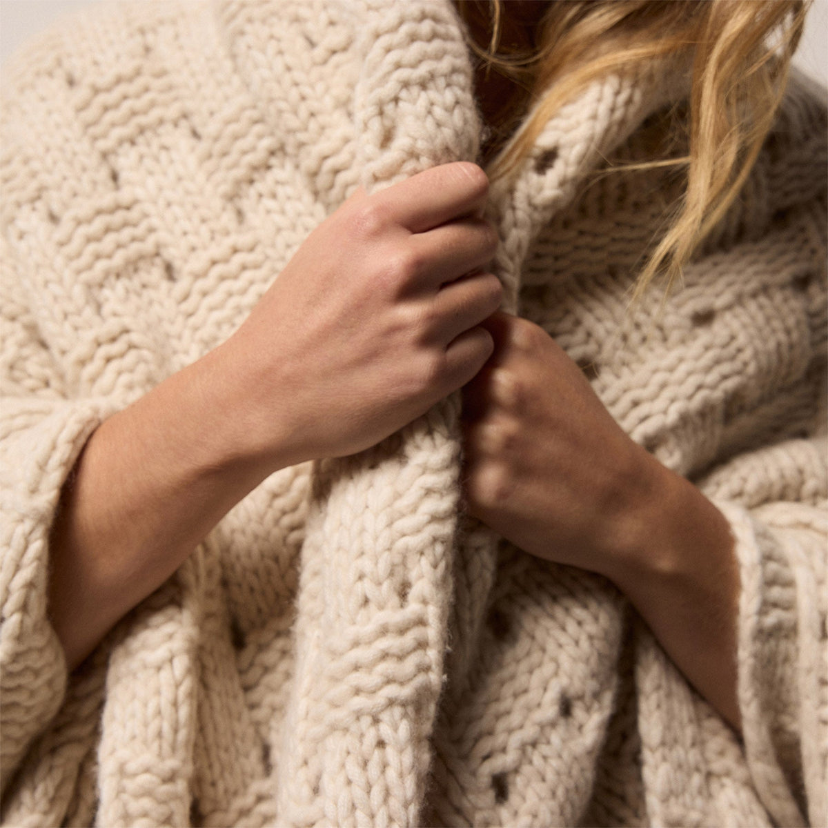 2 Tone Basket Weave Blanket in Chalk/Eco Alabaster | James Perse Los Angeles / Womens