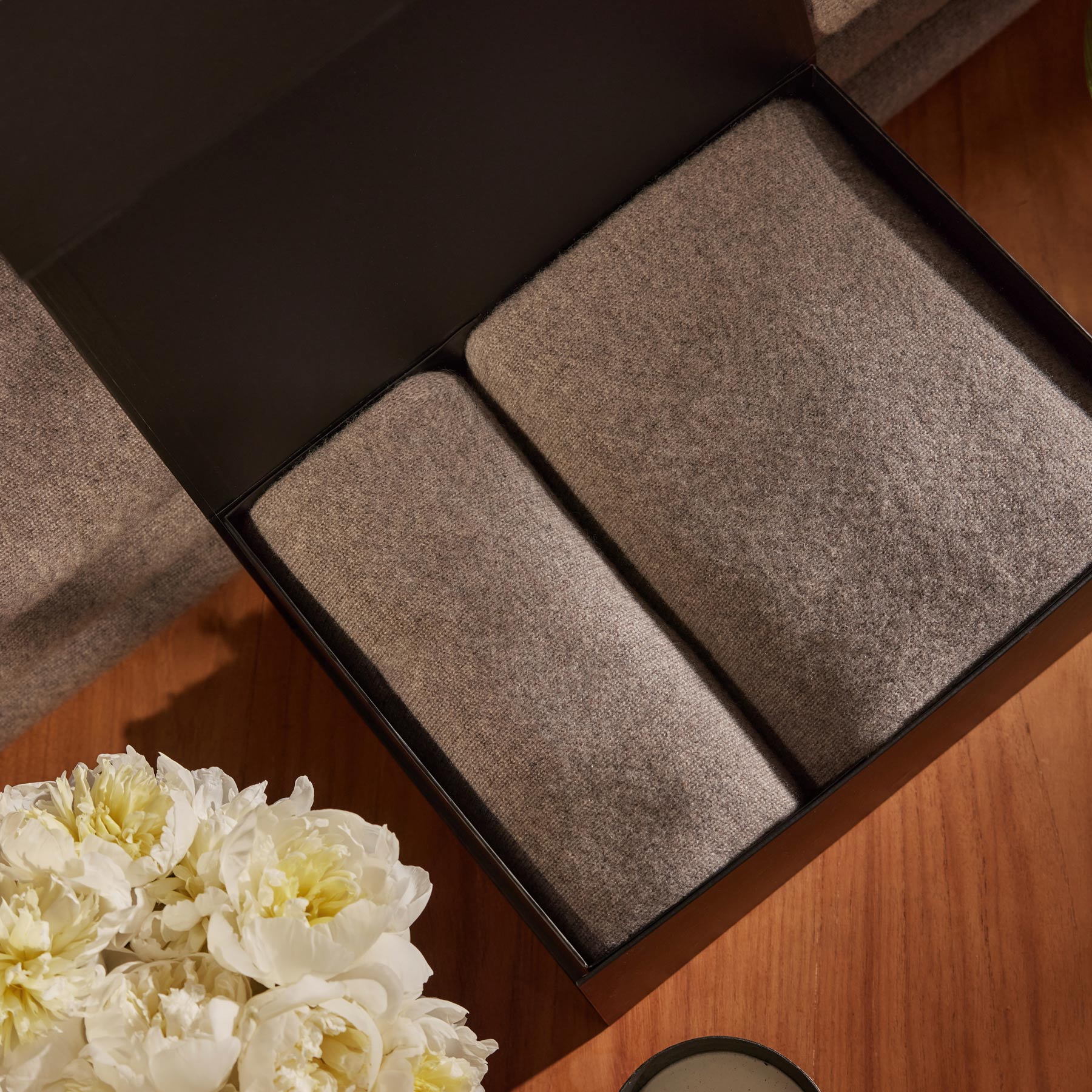 Solid Cashmere Blanket Gift Box in Taupe Melange | James Perse Los Angeles