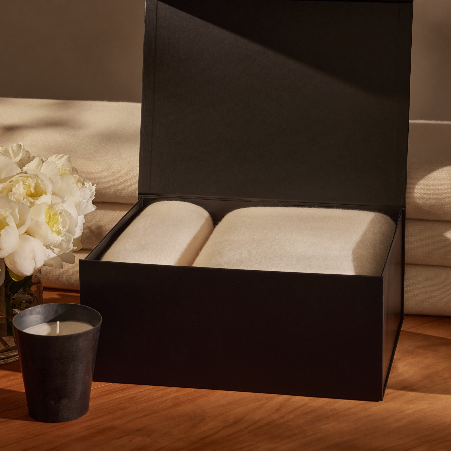 Solid Cashmere Blanket Gift Box in White | James Perse Los Angeles