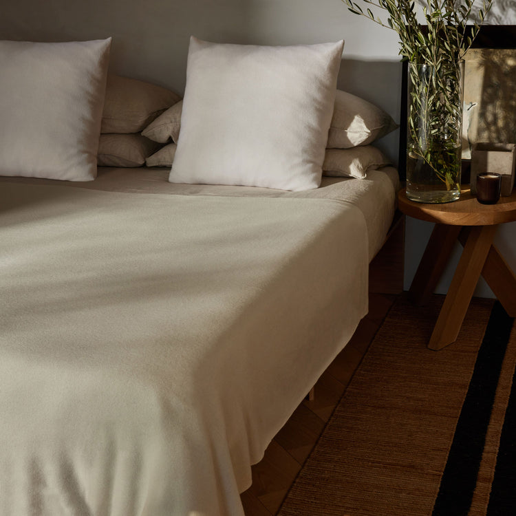 Cashmere Knit Blanket in White | James Perse Los Angeles