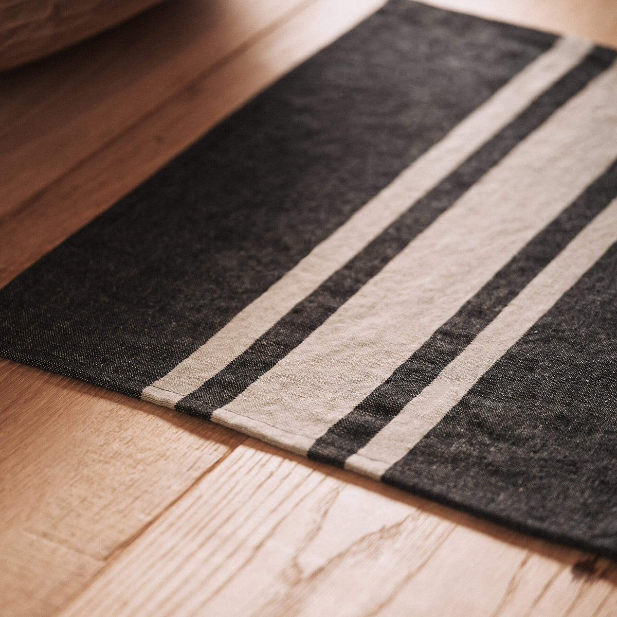 Three Stripe Placemat in Black/ Natural | James Perse Los Angeles