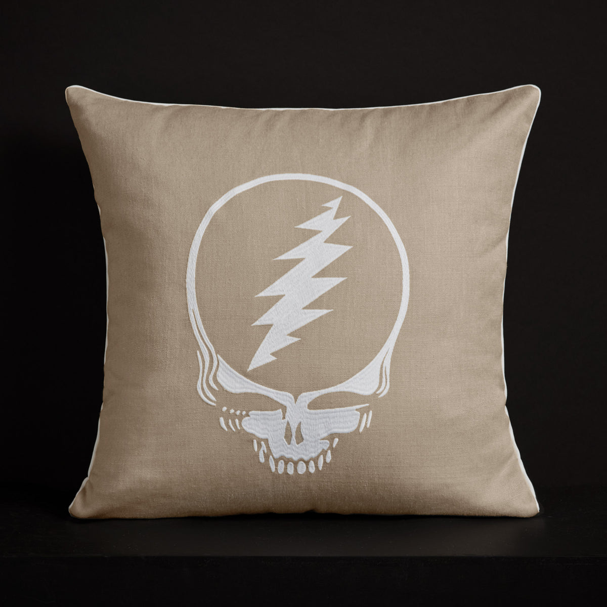 Grateful Dead Throw Pillow with Piping in Flax/White | James Perse Los Angeles