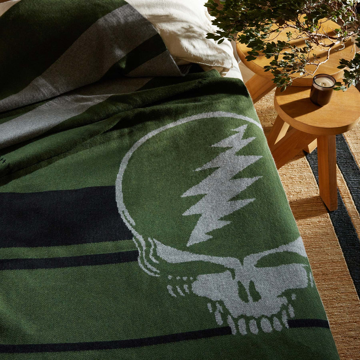 Grateful Dead Cashmere Blanket in Military Green/Grey Smoke/Black | James Perse Los Angeles