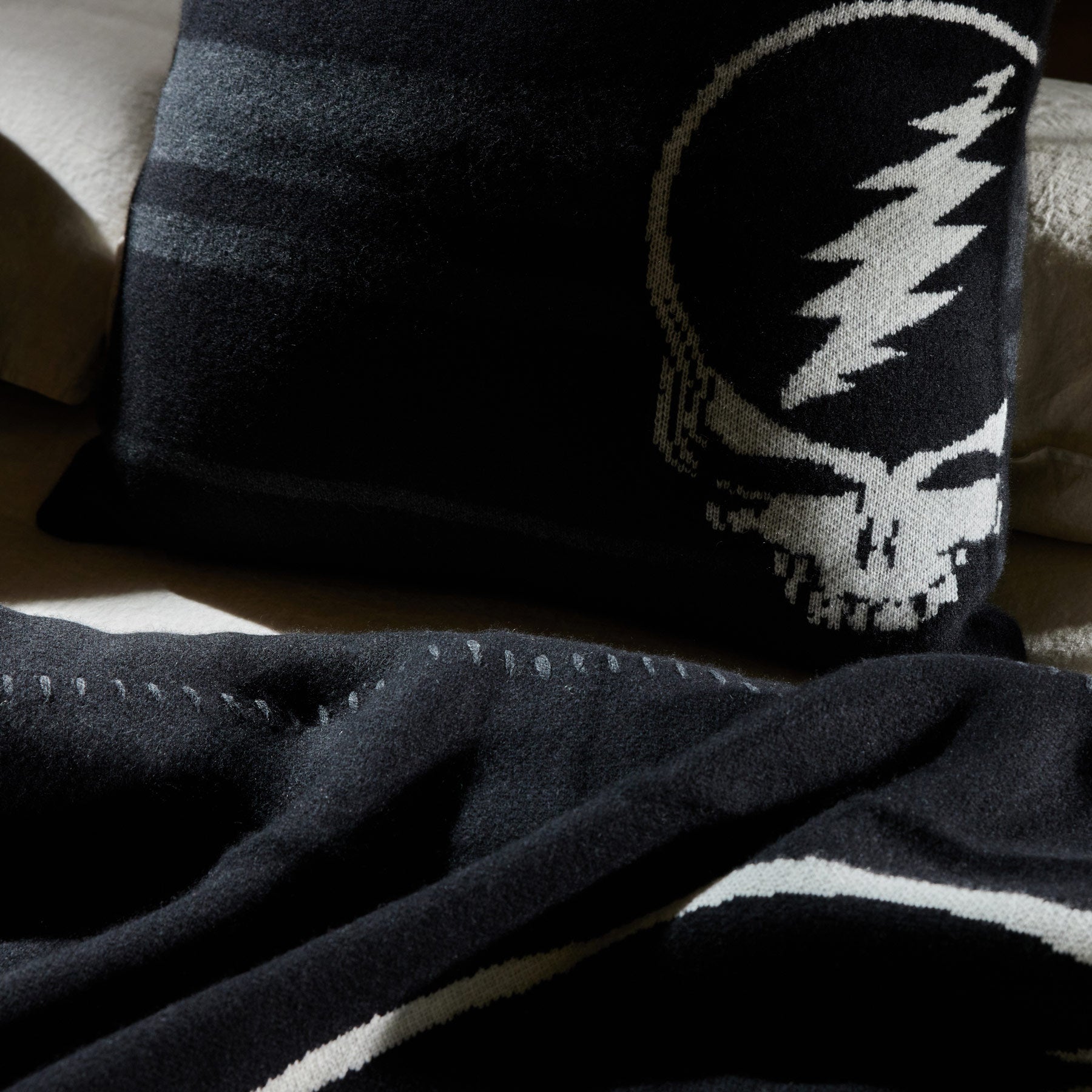 Dead And Company Pillow Sham in Black/ White/ Charcoal | James Perse Los Angeles