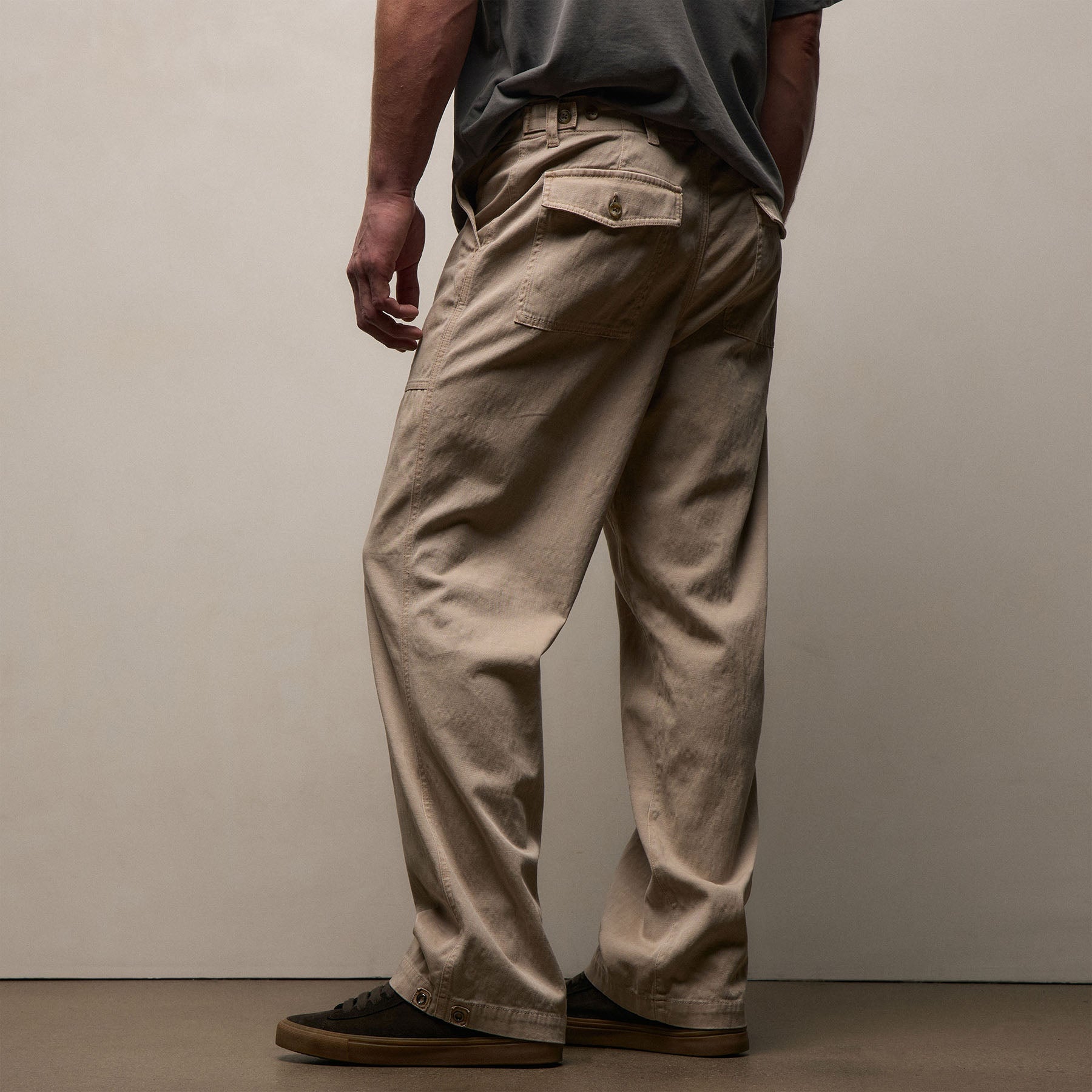 Slub Cotton Utility Flight Pant in Stone Pigment | James Perse Los Angeles