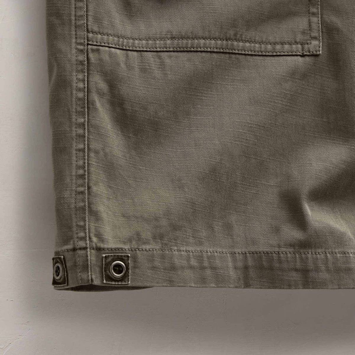 Slub Cotton Utility Flight Shirt in Birch Pigment | James Perse Los Angeles