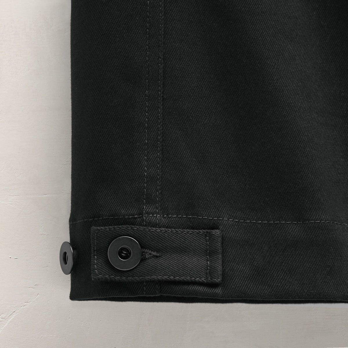 Cashmere Touch Cotton Cargo in Black | James Perse Los Angeles