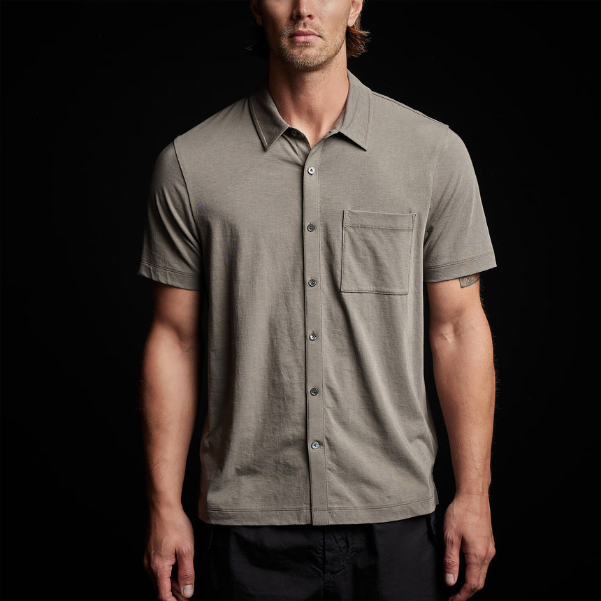 Clean Finish Short Sleeve Shirt in River Rock | James Perse Los Angeles