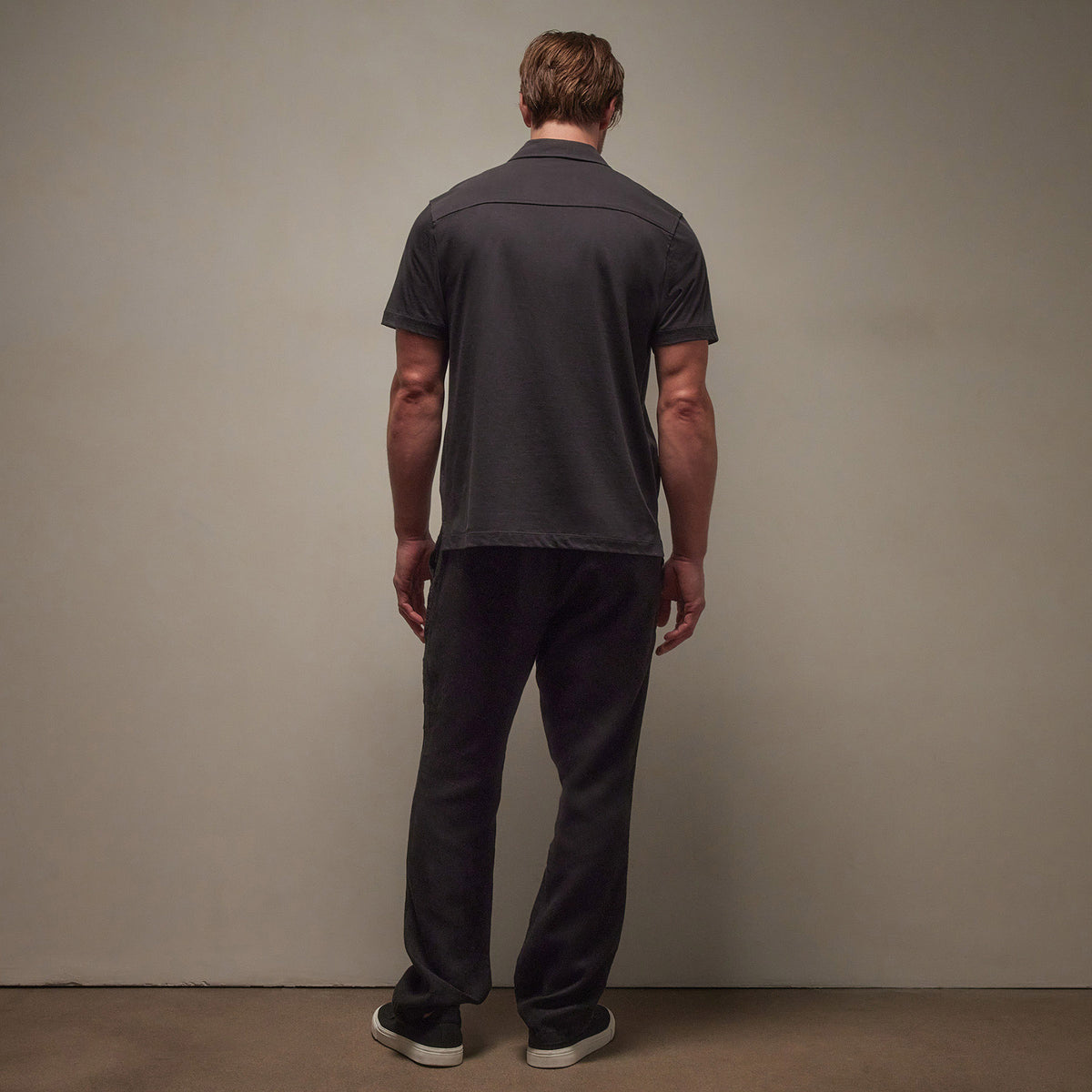 Clean Contrast Placket Short Sleeve in Magma/Black | James Perse Los Angeles
