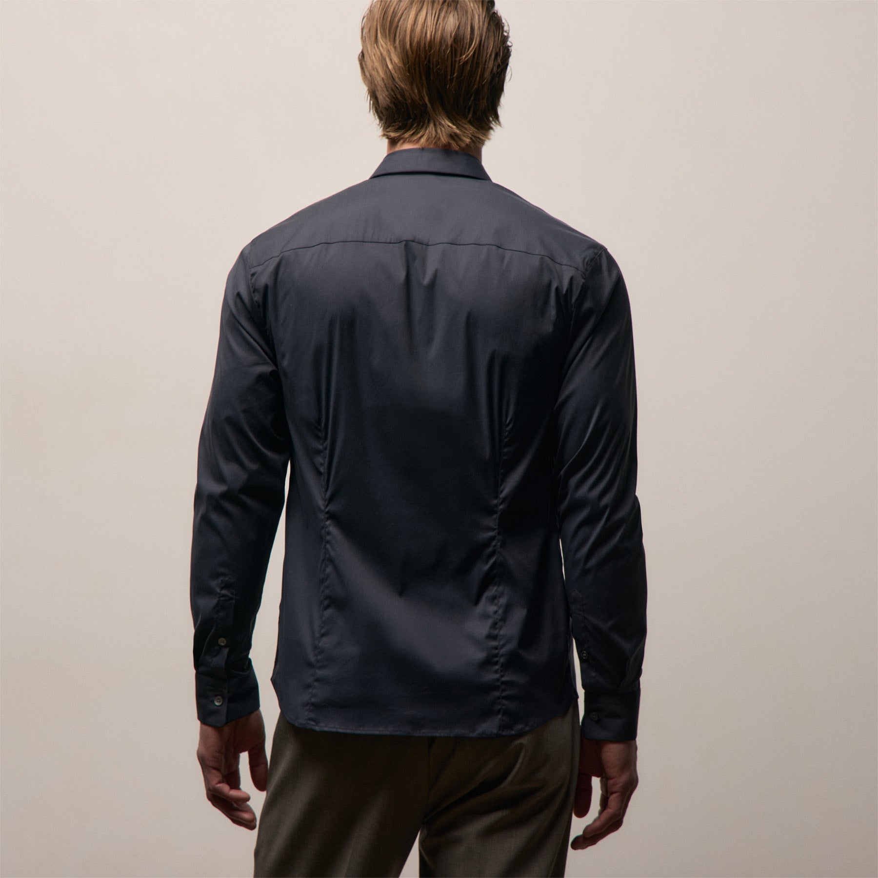 Matte Stretch Poplin Dress Shirt in Navy | James Perse Los Angeles